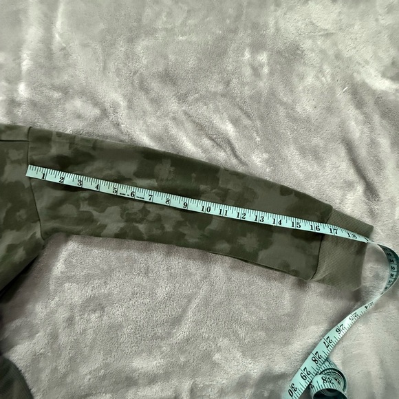 Mondetta Green Camouflage Sweater - Picture 5 of 5